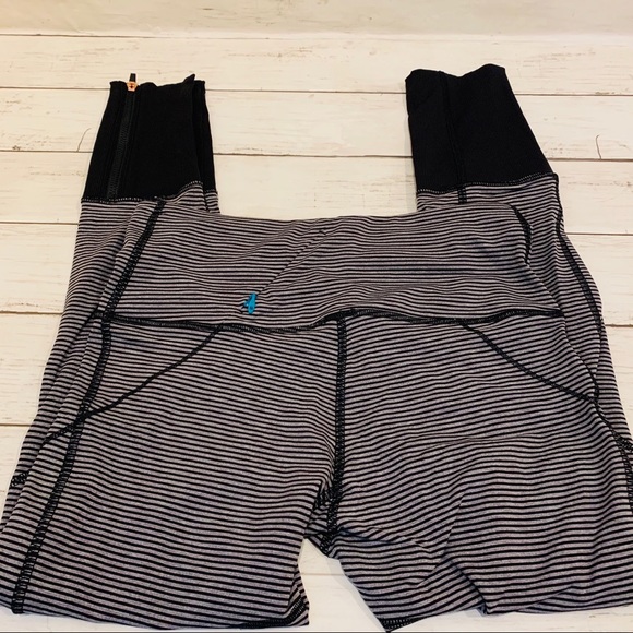 SIZE 4 Lululemon stripe black gray crop has zipper rebel runner - Picture 3 of 6